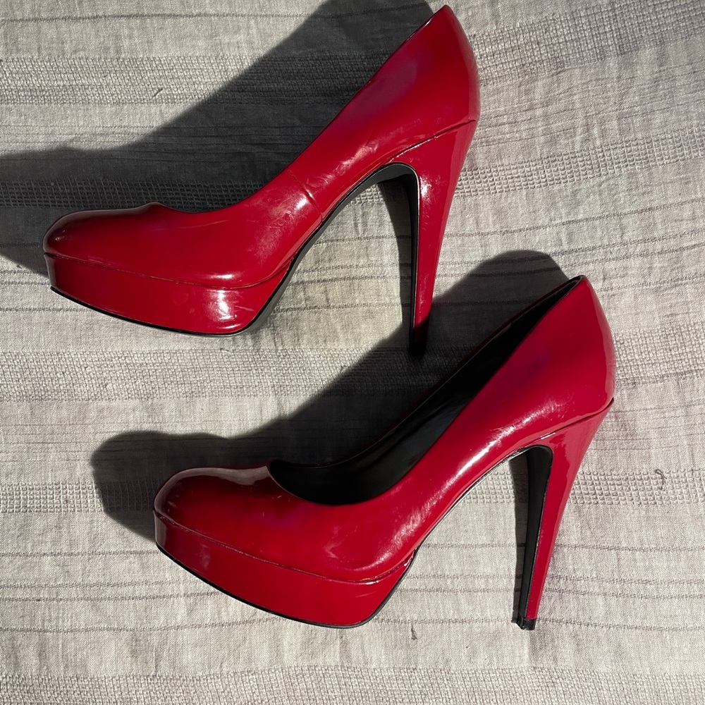 G by Guess Glossy Red Winna Heels - Picture 3 of 7
